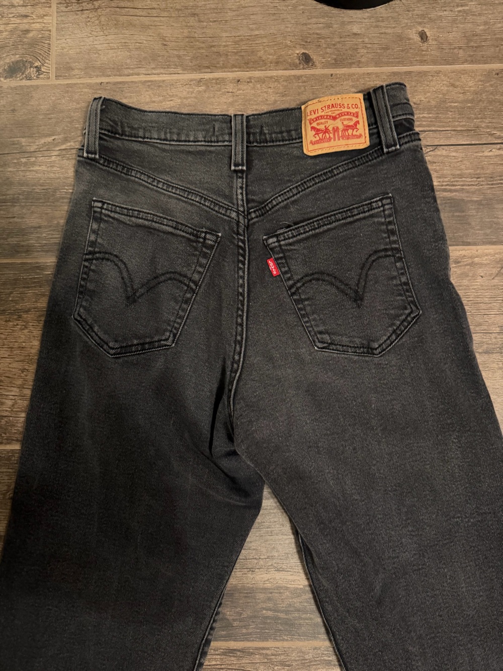 Levi's Women's Black Cropped Straight-Leg Jeans - Picture 5 of 7